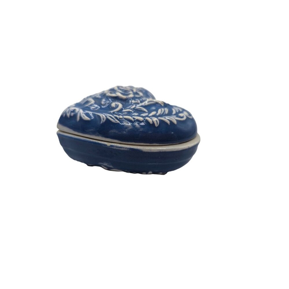 Vintage  Blue & White Ceramic Heart Trinket Box w Raised floral design - Picture 8 of 11